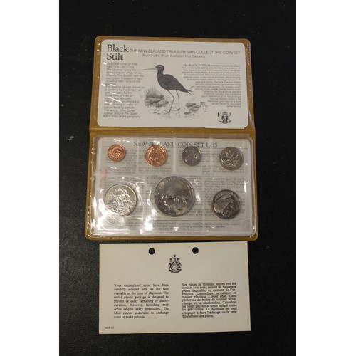 623 - Chiefly modern world accumulation with Alderney £5 1999 Eclipse uncirculated on Royal Mint card (6),... 