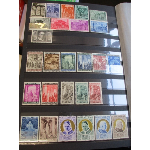 207 - Vatican. Middle period to modern mainly UM coln in single stockbook, incl 1929 set UM, 1934 Surch. s... 