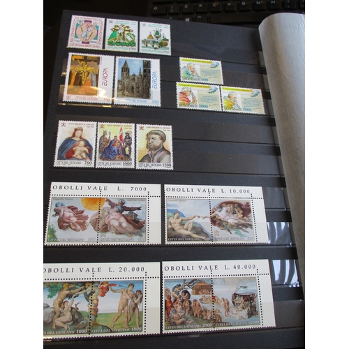 207 - Vatican. Middle period to modern mainly UM coln in single stockbook, incl 1929 set UM, 1934 Surch. s... 