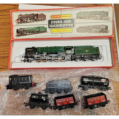 609 - Hornby. Collection of locomotives, wagons, sets and accessories generally excellent in mostly fair t... 