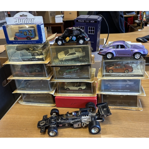 165 - Collection of different scale model vehicles, mostly in boxes, generally excellent in very good boxe... 