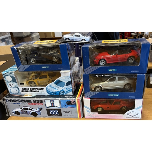 165 - Collection of different scale model vehicles, mostly in boxes, generally excellent in very good boxe... 