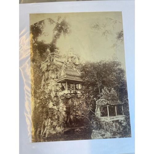 50 - Misc. coln. in a binder with good range of Thailand incl. general views, native life, temples etc. p... 