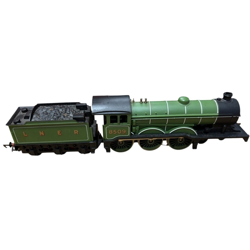 613 - Hornby. Tri-ang OO gauge collection of locmotives, coaches, wagons and railway accessories, generall... 