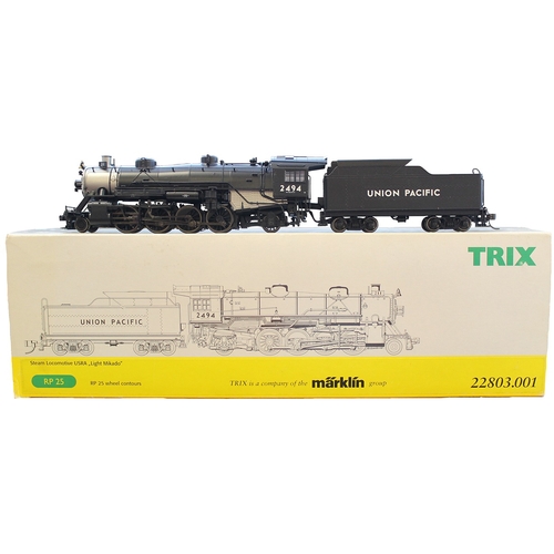 703 - Trix. OO gauge 22803.001 UP 'Light Mikado' 2-8-2 2494 black/silver locomotive with tender, mint in n... 