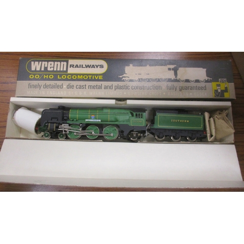 725 - Wrenn. W2237 OO gauge SR Rebuilt Bulleid 'Pacific' 4-6-2 21C109 'Lyme Regis' malachite green locomot... 