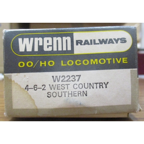 725 - Wrenn. W2237 OO gauge SR Rebuilt Bulleid 'Pacific' 4-6-2 21C109 'Lyme Regis' malachite green locomot... 