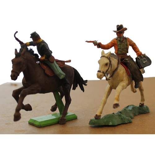 127 - Collection of model soldiers, unboxed and boxed, generally very good in fair boxes where avaliable, ... 