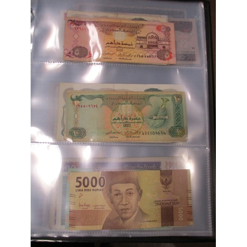 111 - Collection in albums with ranges from Czechoslovakia, Cuba, Ghana, Hong Kong, Indonesia, Isle of Man... 