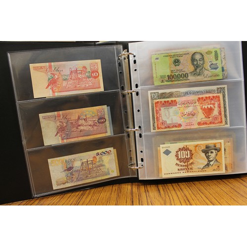 114 - Collection in albums with ranges from Argentina, Canada, India, Kenya, Norway, Malaysia, Paraguay, S... 