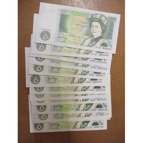 97 - Range of £1 Isaac Newton generally extremely fine/ uncirculated (56). Qty 56 (R)