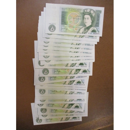 97 - Range of £1 Isaac Newton generally extremely fine/ uncirculated (56). Qty 56 (R)