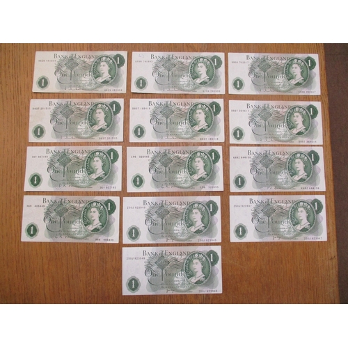 101 - Collection of £1 and 10/- generally fine to uncirculated, with ranges from O'Brien, Hollom, Fforde a... 