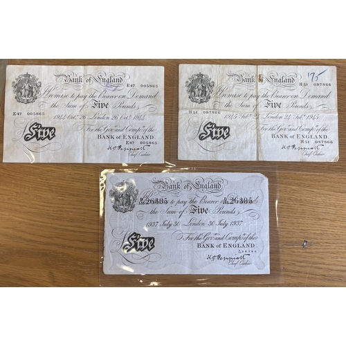 120 - K.O. Peppiatt. Range of £5 white notes, generally very fine to extremely fine, including Bernhard fo... 