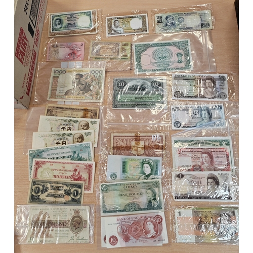 177 - Collection of banknotes generally very fine with some better includes GB range of £5, £1, shillings ... 