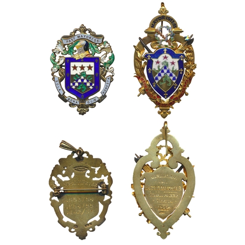 Pair of Mayoral badges in cases, both extremely fine, with:
1. 'Mayor 1953-55' with enamelled Leamington Borough Arms 'SOLA BONA QUÆ HONESTA' on front, 'Coronation - 1911 - Harold Mason M.B. - Edwin Harry Fryer - 1953' hallmarked 18ct Anchor 'O' 'T&JB' on reverse, total weight approx. 38.95g.
2. 'Past Mayoress' with enamelled Leamington Borough Arms 'SOLA BONA QUÆ HONESTA' on front, 'Mrs E.H. Fryer - 1953/54 - 1954/55 - 1962/63' hallmarked sterling silver anchor 'B', total weight approx. 33.11g. (R)