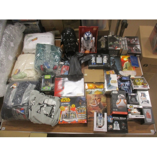 146 - Star Wars. Accumulation of various collectables, generally very good to near mint with majority of i... 