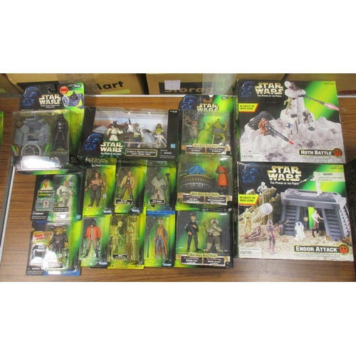 224 - Star Wars. Kenner/Hasbro. Collection of Power of the Force/Power of the Jedi figures and packs, gene... 