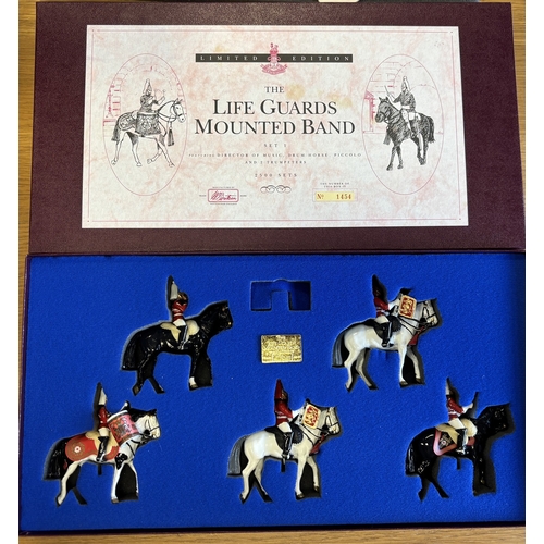 234 - Britains. Collection of boxed and unboxed soldiers, generally excellent, including Napoleonic, Empir... 