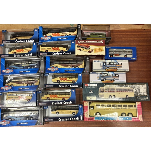 300 - Collection of model buses, generally excellent in excellent boxes, including B-T Models, Corgi (7), ... 