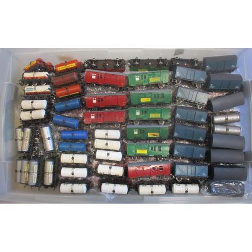 690 - Wrenn. Unboxed collection of OO gauge wagons, generally very good to excellent. Qty 120 approx. (2B)