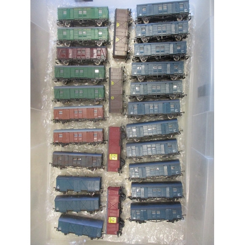 690 - Wrenn. Unboxed collection of OO gauge wagons, generally very good to excellent. Qty 120 approx. (2B)
