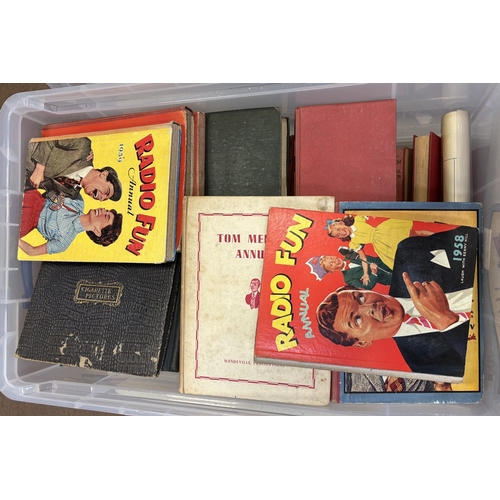 9 - Collection of cards in albums and loose, generally fine to very fine with ranges of A & B.C., Gallah... 