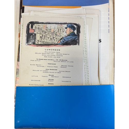 125 - Shipping. Coln. in 12 albums of vintage and modern cards with ptd, R.P's and artist drawn, incl. All... 