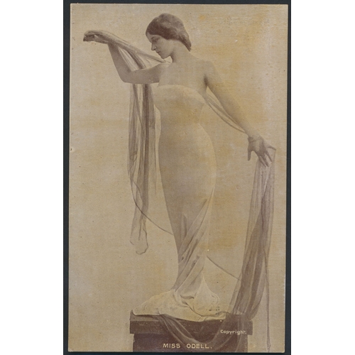 129 - Strongwomen. Coln of loose vintage cards of weightlifters, gymnasts and health specialists, mostly i... 