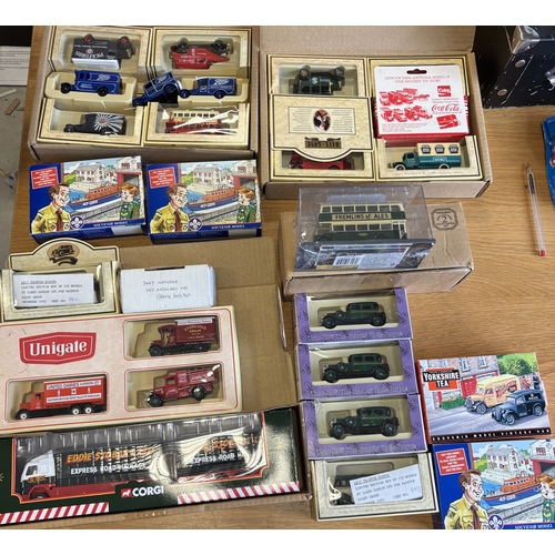 139 - Collection with ranges of Gameboy cartridges, die cast models and cigarette cards in 3 albums, gener... 