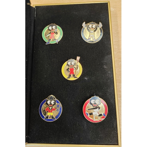 142 - Golly by Robertson's badge sets, excellent in fair to good cases (peeling to outer material) with Ro... 
