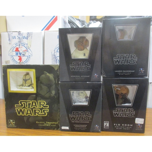 167 - Star Wars. Gentle Giant. Range of collectable mini busts, mint in excellent to near mint boxes, with... 