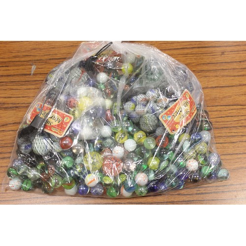 133 - Accumulation with cigarette cards, marbles, DVDs, videos, Playing cards, books, reference works, Coi... 