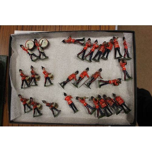 261 - Collection of unnamed metal soldiers, generally very good, including ranges of American Old West, Bo... 