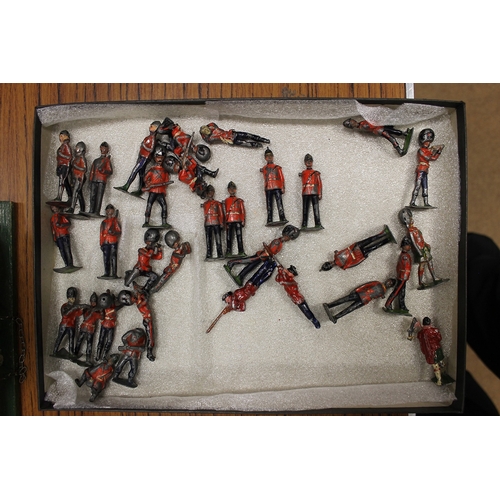 261 - Collection of unnamed metal soldiers, generally very good, including ranges of American Old West, Bo... 