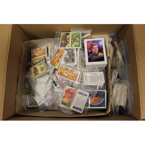 15 - Collection in 3 albums and loose, generally very good, including ranges of B.D.V, Carreras, Churchma... 