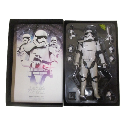 245 - Star Wars. Hot Toys. MMS316 1/6th scale First Order Stormtrooper Squad Leader collectable figurine, ... 