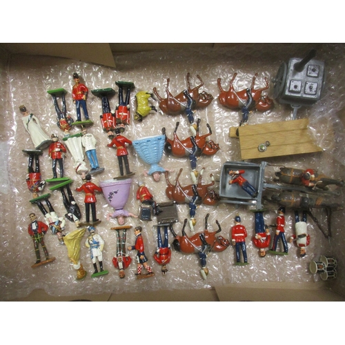 258 - Large unboxed accumulation of various model soldiers, mostly metal or lead, generally good to very g... 