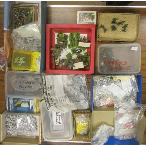 274 - Large accumulation of plastic/metal wargaming figures and vehicles of mixed scales, generally very g... 