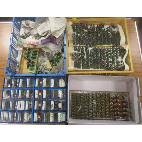 274 - Large accumulation of plastic/metal wargaming figures and vehicles of mixed scales, generally very g... 