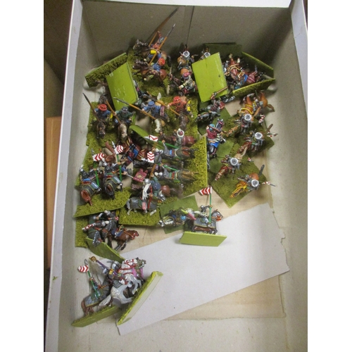 277 - Large accumulation of wargaming figures of mixed scales, majority metal, generally very good to exce... 