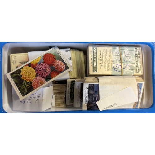 6 - Collection of mostly loose part and full sets, generally very  good, including ranges of Churchman, ... 