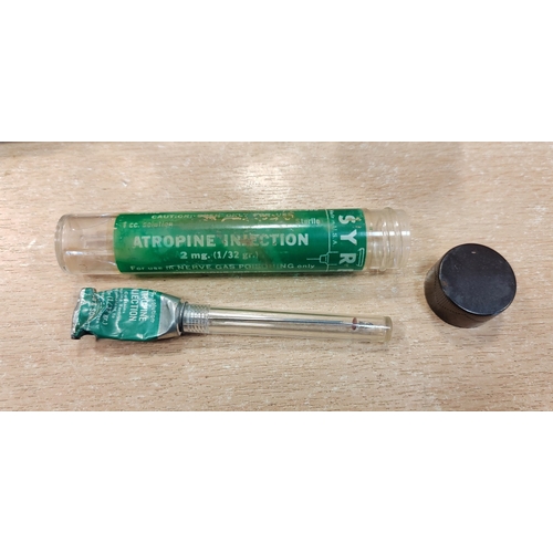 104 - WW2 British shell dressings bag, 1943 date stamp, excellent condition, plus medical syringes, ether ... 