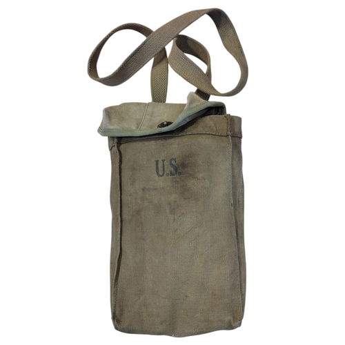 111 - Thompson machine gun pouch with 4 magazines, U.S. stamped to front, reverse Boyt -42-, very fine. (T... 