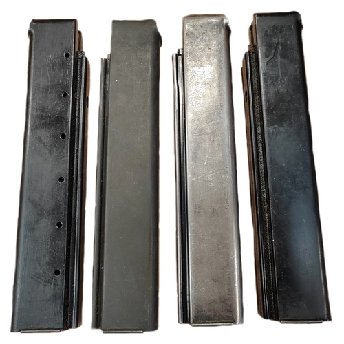 111 - Thompson machine gun pouch with 4 magazines, U.S. stamped to front, reverse Boyt -42-, very fine. (T... 