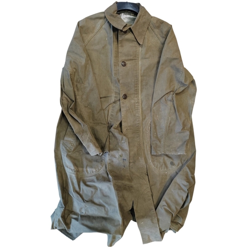 114 - WW2 U.S. Army olive green rubberised canvas raincoat, general aging and wear, some minor stains othe... 