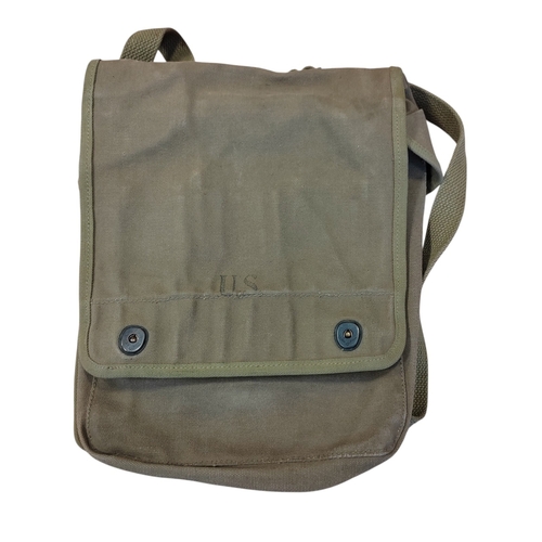 116 - WW2 U.S. map case (1942), U.S. stamped to front, reverse Kroehler -42-, near extremely fine. (½B)