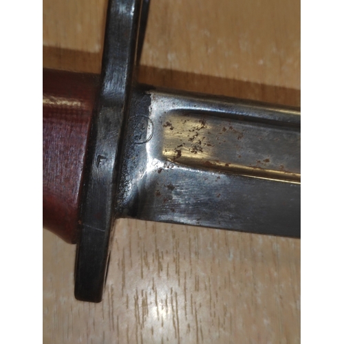 68 - Rare British 1945–48, No.7 Mk I/L swivel pommel bayonet Bowie knife and scabbard, ricasso marked NO7... 