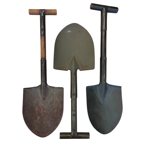 76 - Range of WW2 U.S. Army M1910 T-Handle entrenching tools (3), U.S. markings to each, one cover stampe... 