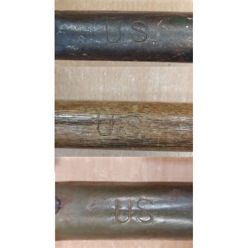 76 - Range of WW2 U.S. Army M1910 T-Handle entrenching tools (3), U.S. markings to each, one cover stampe... 